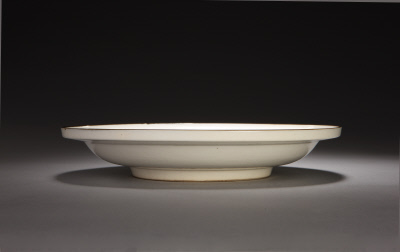 图片[1]-Imitate Ding kiln white glaze, cut flowers, cloud and dragon patterns, fold and wash-China Archive